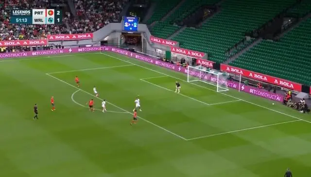 比赛行将结, 奇队, 人后射门中