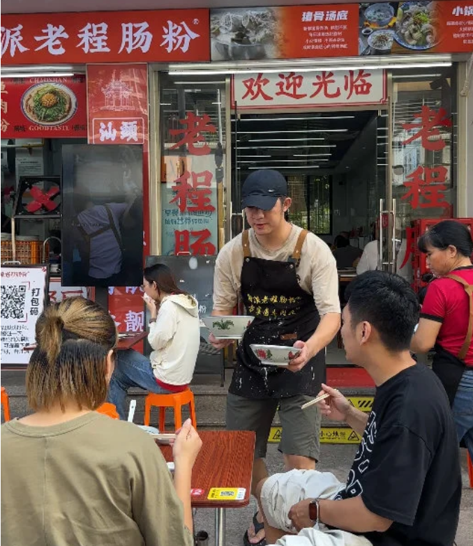 足校的试训, 以坚持 足校的试训, 以坚持